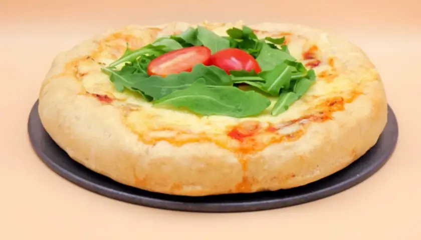 Pizza gourmet co to? Puszyste ciasto, roztopiony ser, świeża rukola i pomidorki. Prawdziwa uczta dla podniebienia.