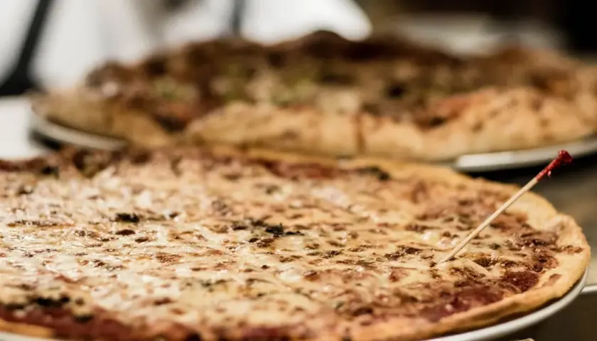 Ile kalorii ma pizza margherita? Zaskakujące różnice w kaloryczności