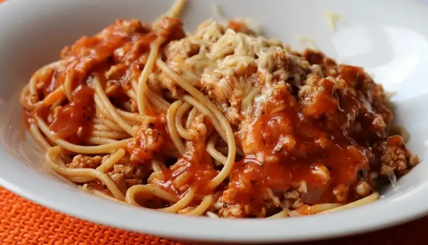 Pyszne spaghetti z mięsem mielonym - szybki przepis na obiad