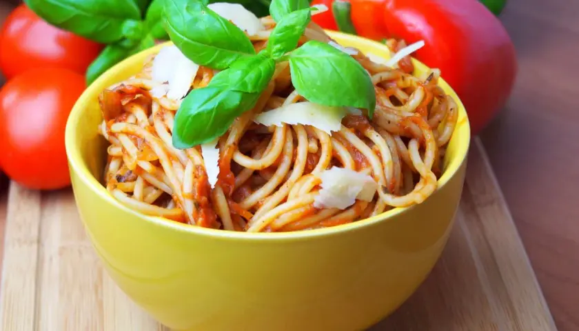 Jak zrobić spaghetti bez mięsa - proste i smaczne przepisy na dania wegetariańskie