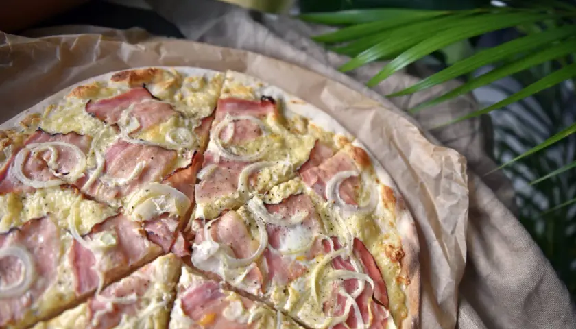 Jaka szynka do pizzy? Odkryj najlepsze wybory dla smaku pizzy