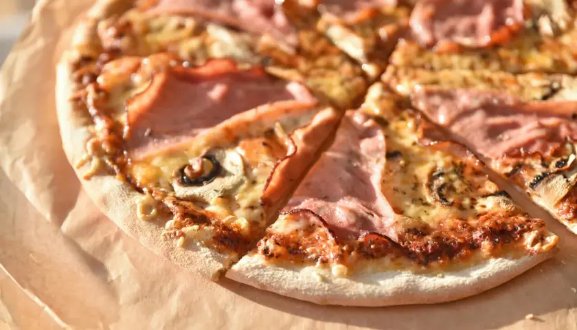 Jak przygotować pieczarki do pizzy, by uniknąć wodnistego smaku