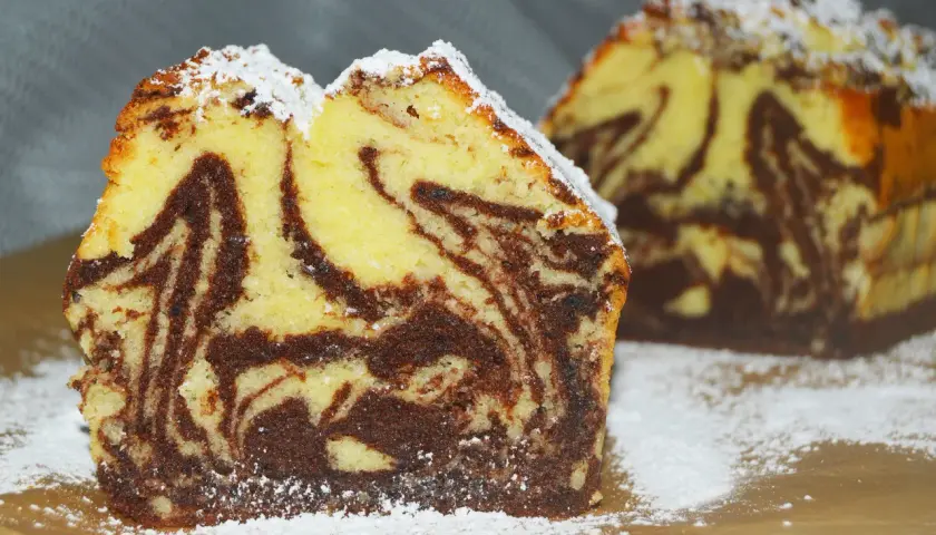 Pyszna babka marmurkowa, idealna na niedzielę. Ten przepis na szklanki jest prosty i szybki.