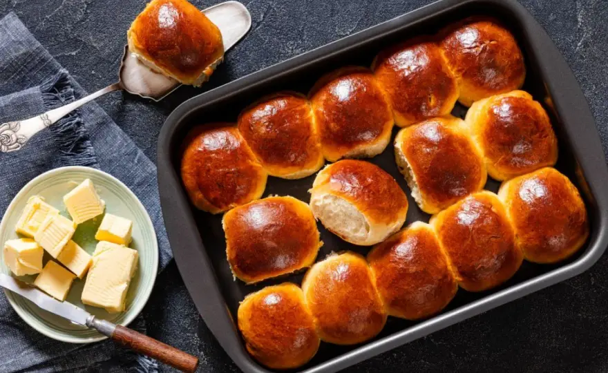 Brioche - jak wybrać i upiec maślaną bułkę