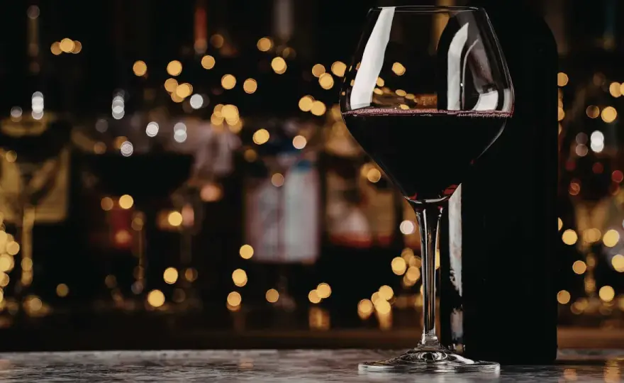 Wino bycza krew - jak wybrać i podawać Egri Bikavér