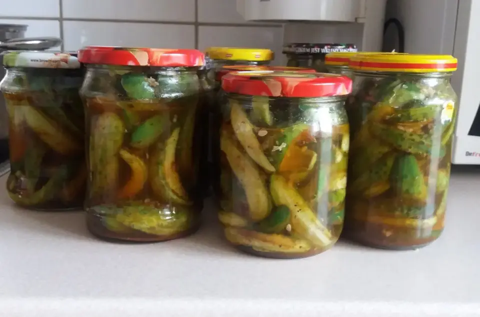 Ogórki krokodylki z chili i czosnkiem - chrupiący przepis